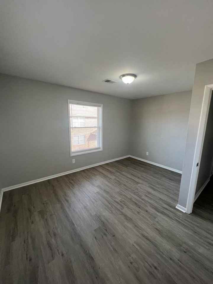 2343 Harrodsburg Rd #2 - Photo 4 of 6