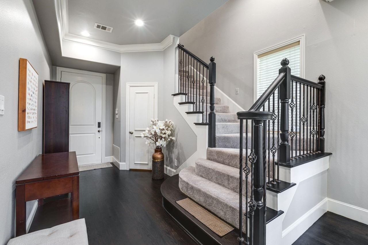 4013 Wycliff Ave - Photo 3 of 16