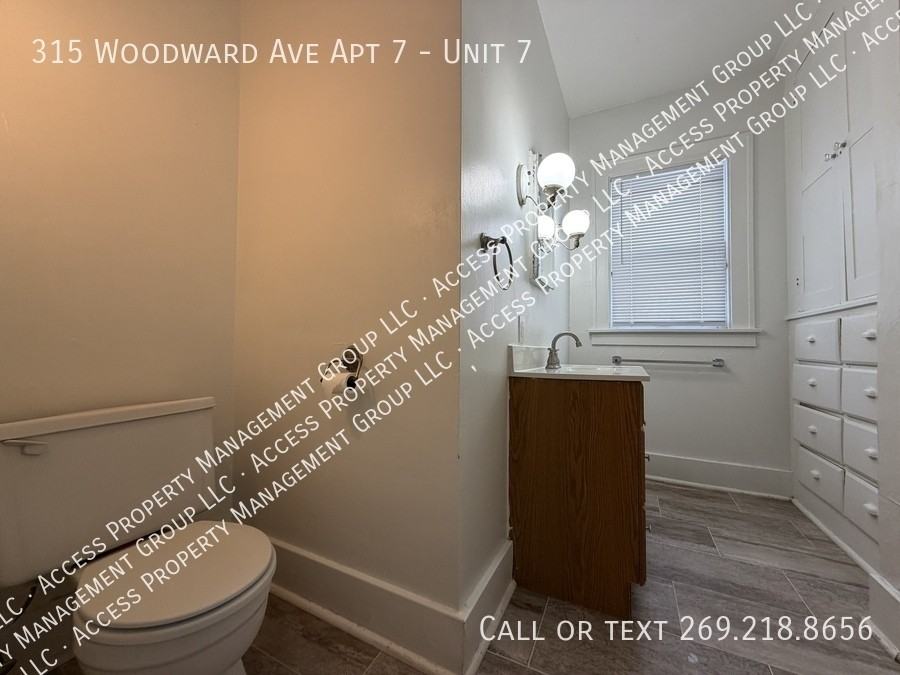 315 Woodward Ave Apt 7 #7 - Photo 7 of 11