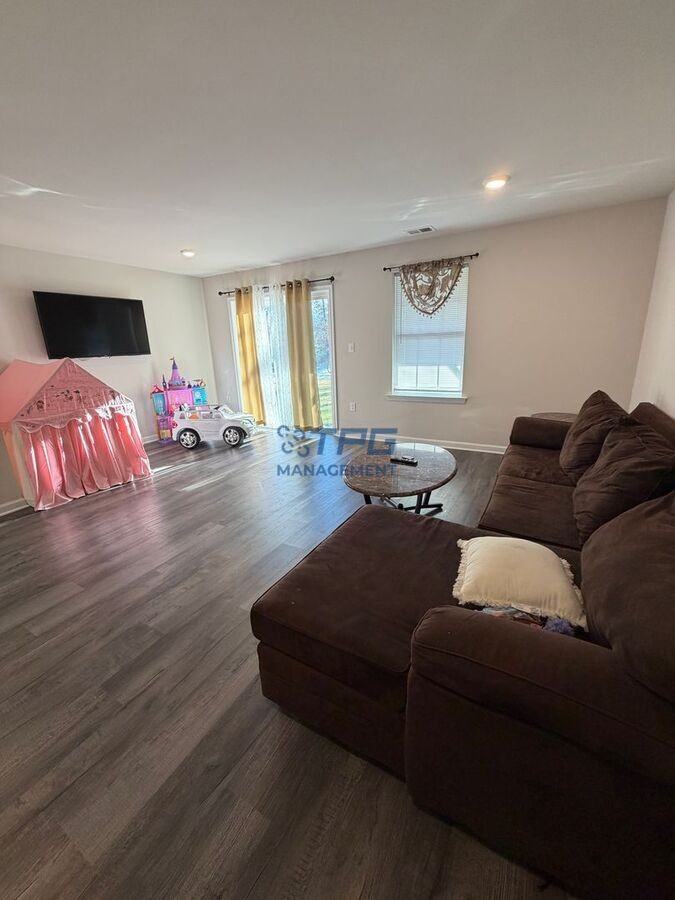 55 Melanie Way - Photo 3 of 13