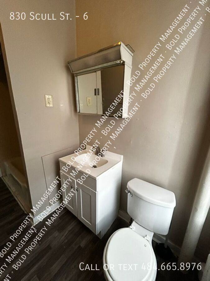 830 Scull St #6 - Photo 3 of 6