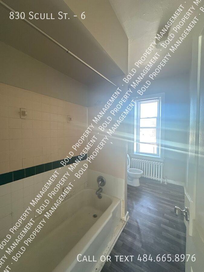 830 Scull St #6 - Photo 4 of 6