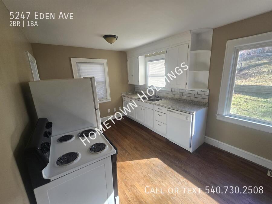 5247 Eden Ave - Photo 3 of 18