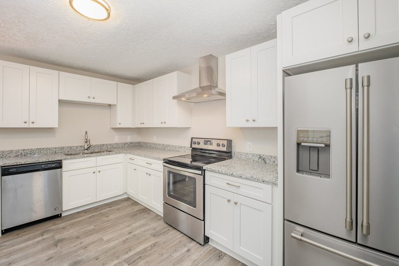 417 W Coffee St - Photo 7 of 35