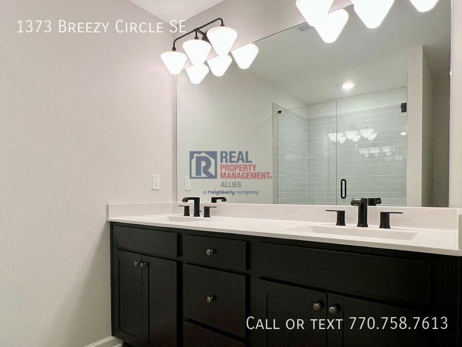 1373 Breezy Cir Se - Photo 6 of 18