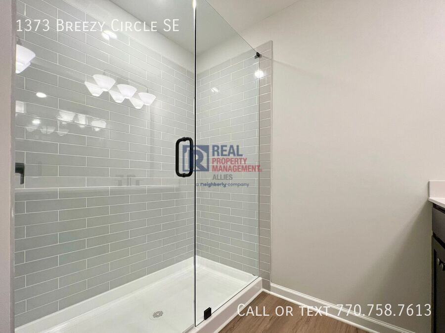 1373 Breezy Cir Se - Photo 7 of 18