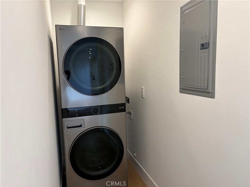 19212 Calvert St #19212 - Photo 3 of 10