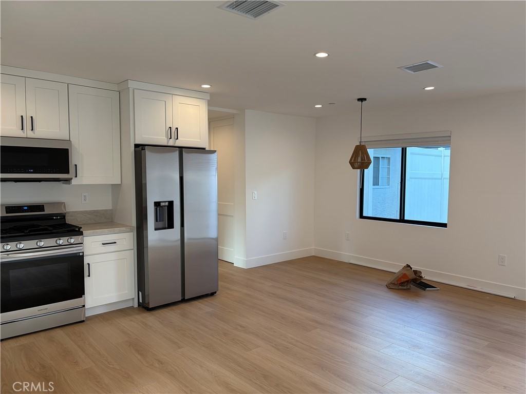 19212 Calvert St #19212 - Photo 5 of 10