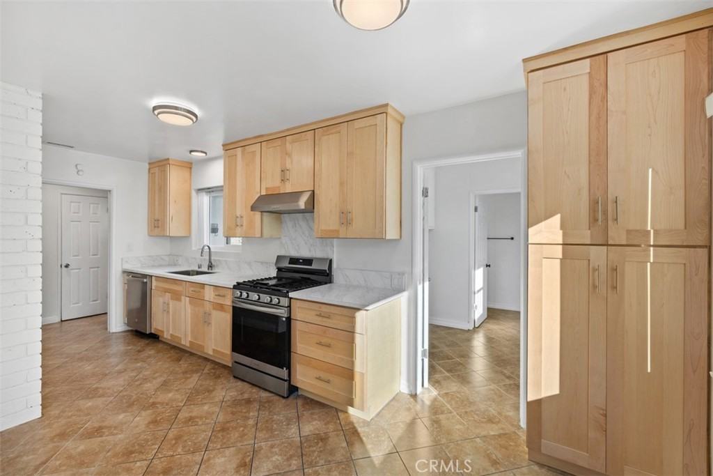 219 S Meadow Rd #219 - Photo 3 of 26