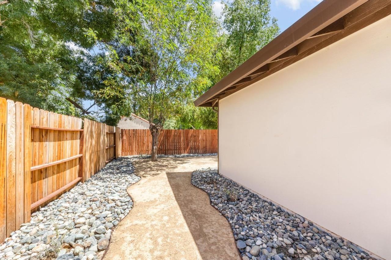 801 California St #801 - Photo 2 of 27