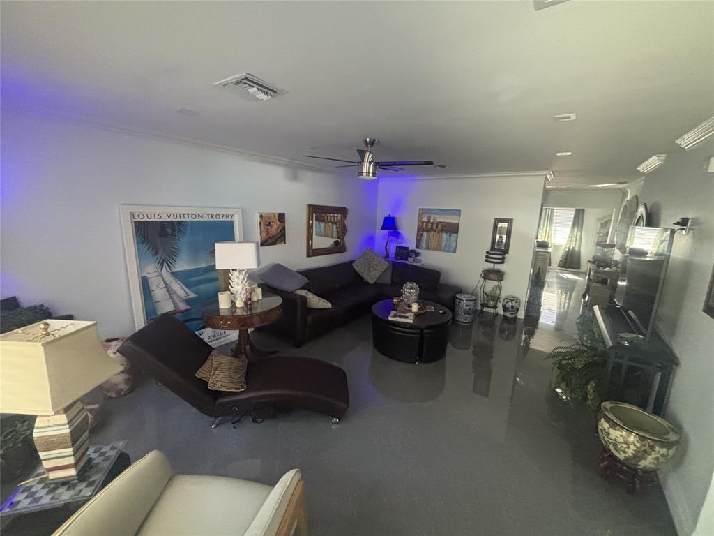 2820 Ne 49th St #2820 - Photo 4 of 9