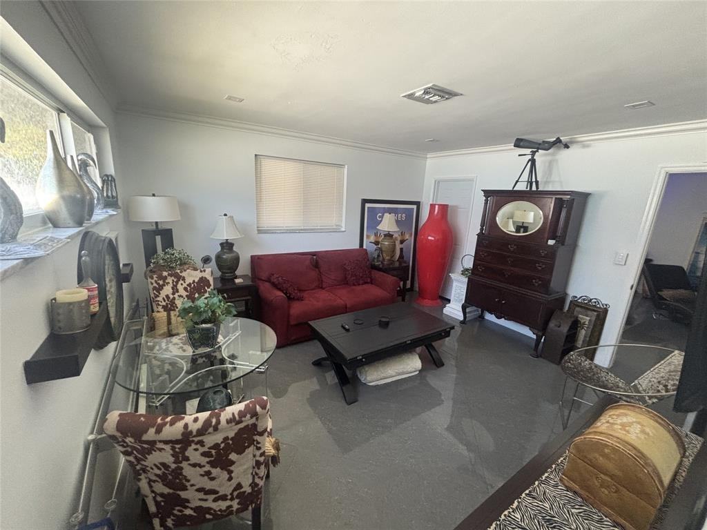 2820 Ne 49th St #2820 - Photo 5 of 9