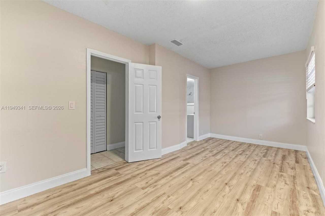 3507 Sw 25th Ter #3507 - Photo 2 of 32