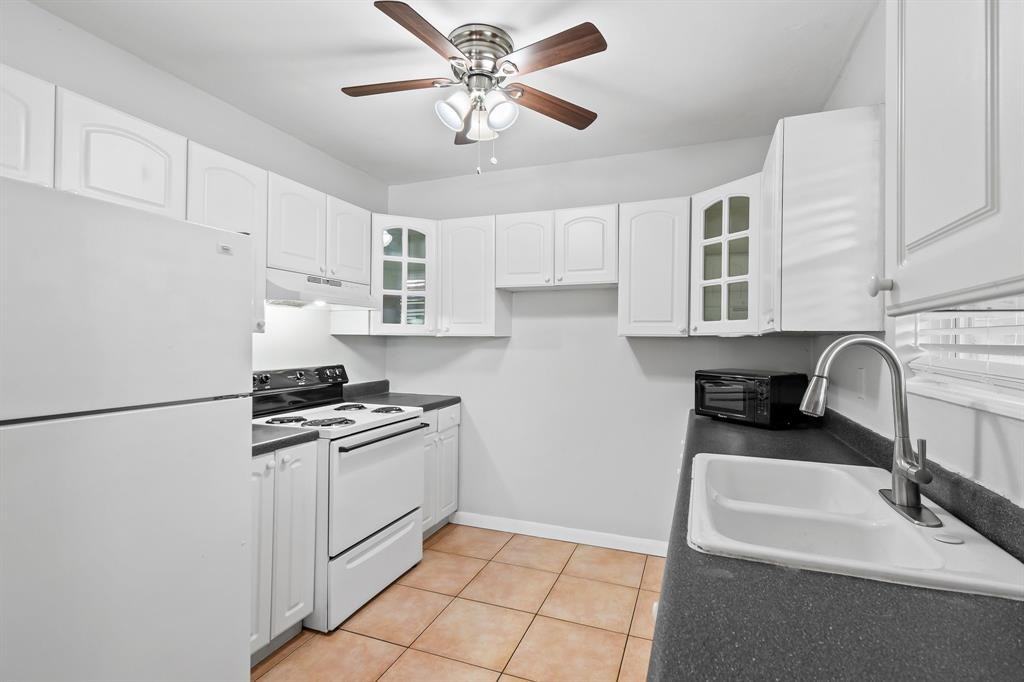 806 Ne 23rd Dr #806A - Photo 3 of 14