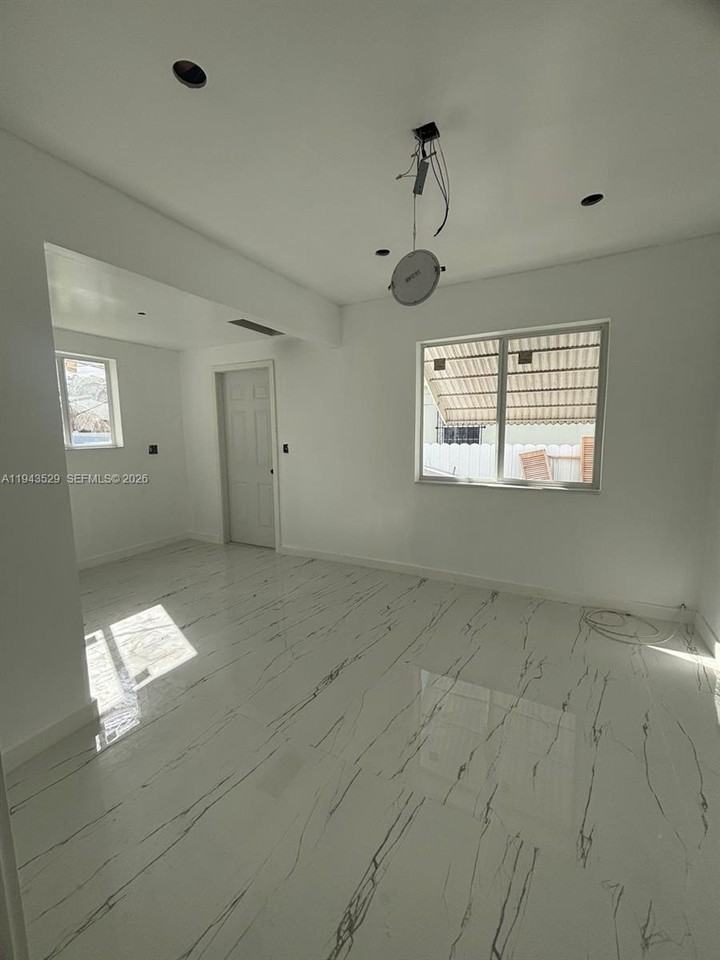 4380 Sw 1st St #4380-1 - Photo 3 of 10