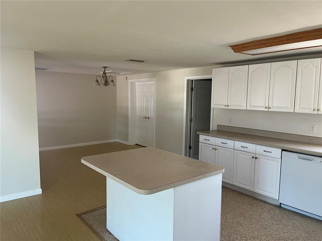 142 Sandhurst Dr #142 - Photo 3 of 13