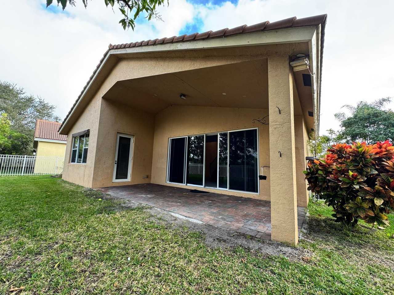 4910 Se Askew Ave #4910 - Photo 6 of 49