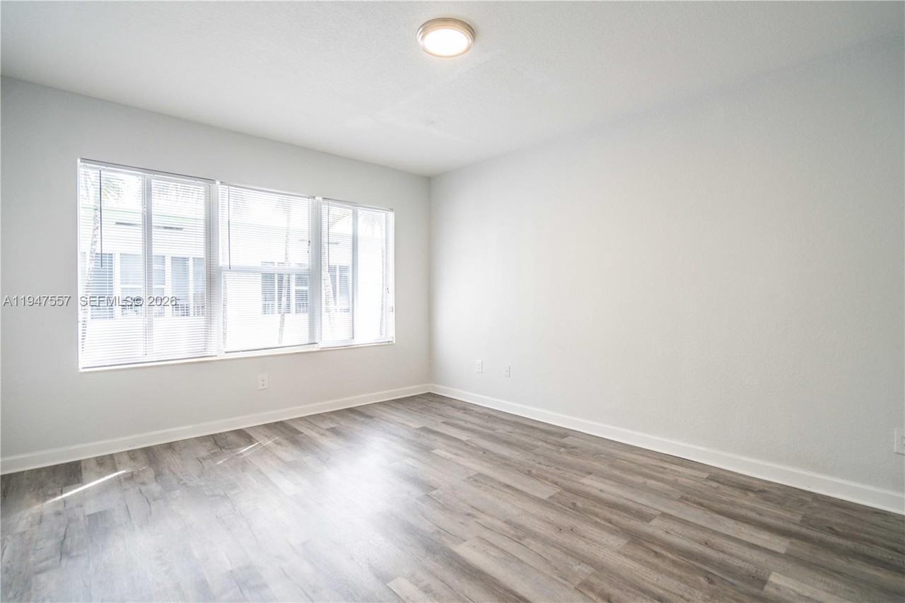 2180 Bay Dr #21803B - Photo 4 of 17