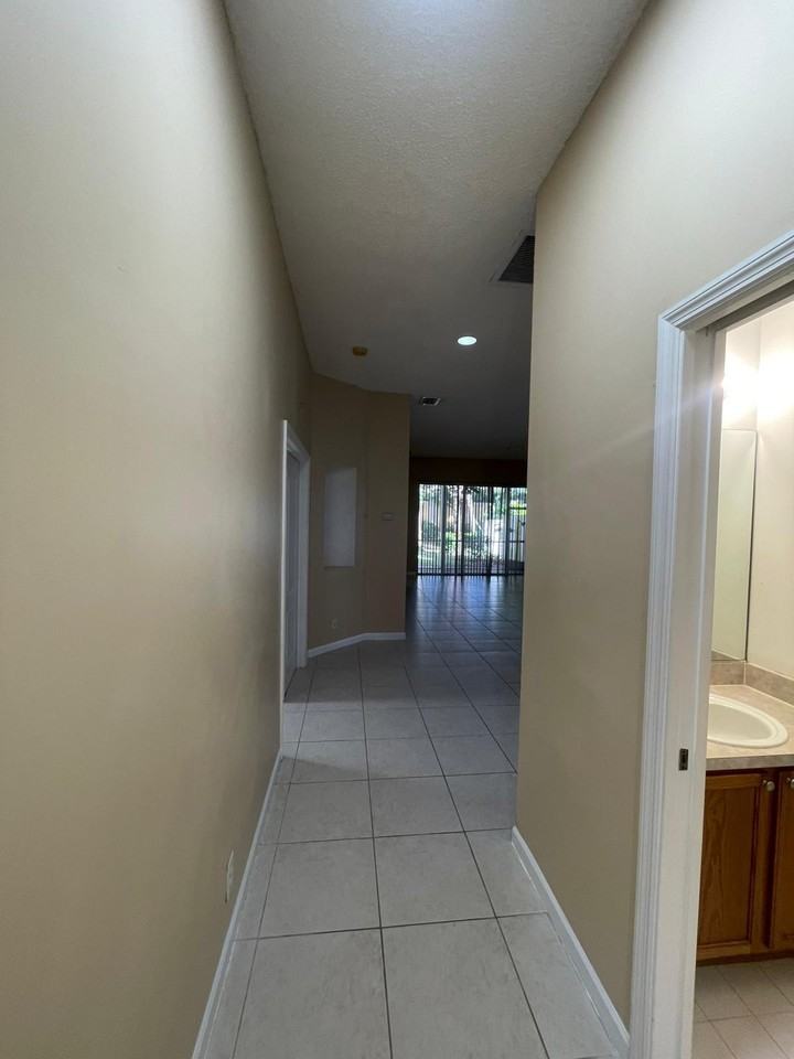 114 Canterbury Pl #114 - Photo 5 of 20