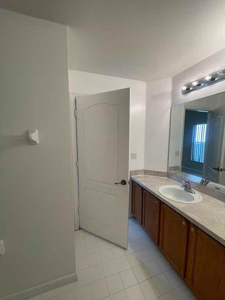 114 Canterbury Pl #114 - Photo 7 of 20