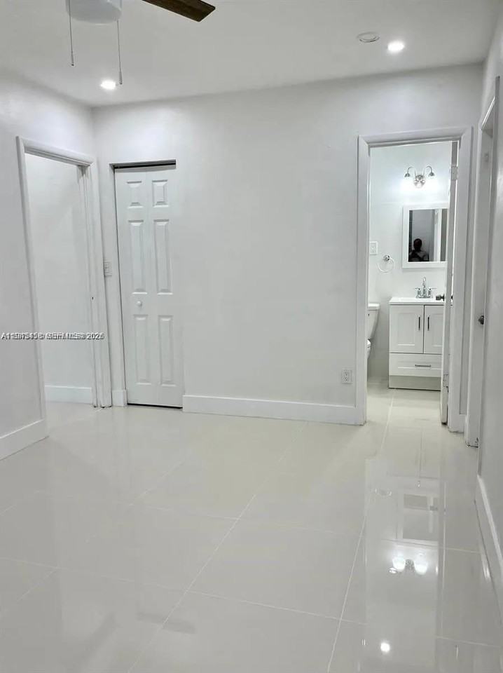 725 Ne 126th St #725-5