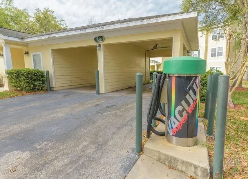 18123 Back Stretch Ln - Photo 7 of 32