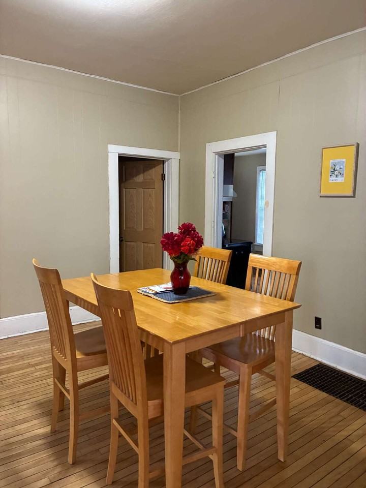 704 Niagara St - Photo 3 of 24