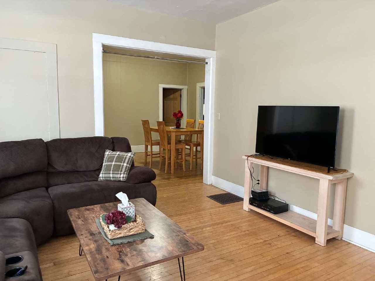 704 Niagara St - Photo 5 of 24