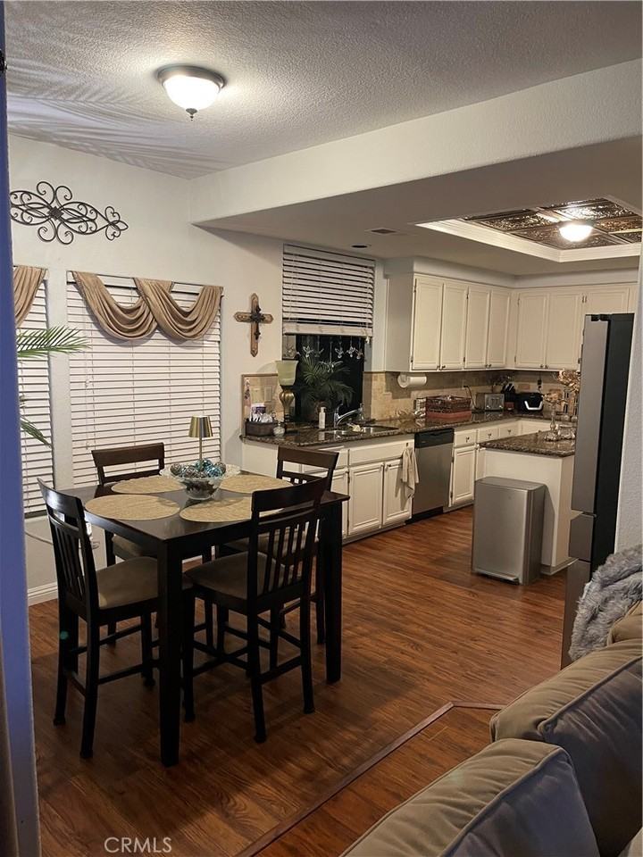 6158 Sevenoaks St #6158 - Photo 7 of 21