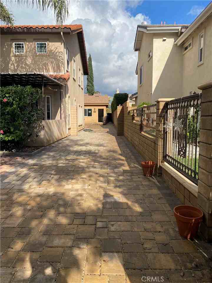 18543 Ingomar St #18543 - Photo 5 of 10