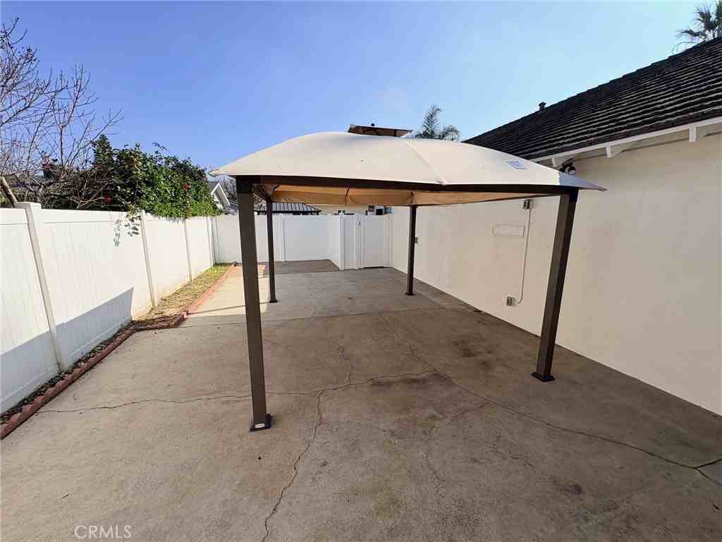 7502 Balcom Ave #7502 - Photo 4 of 21