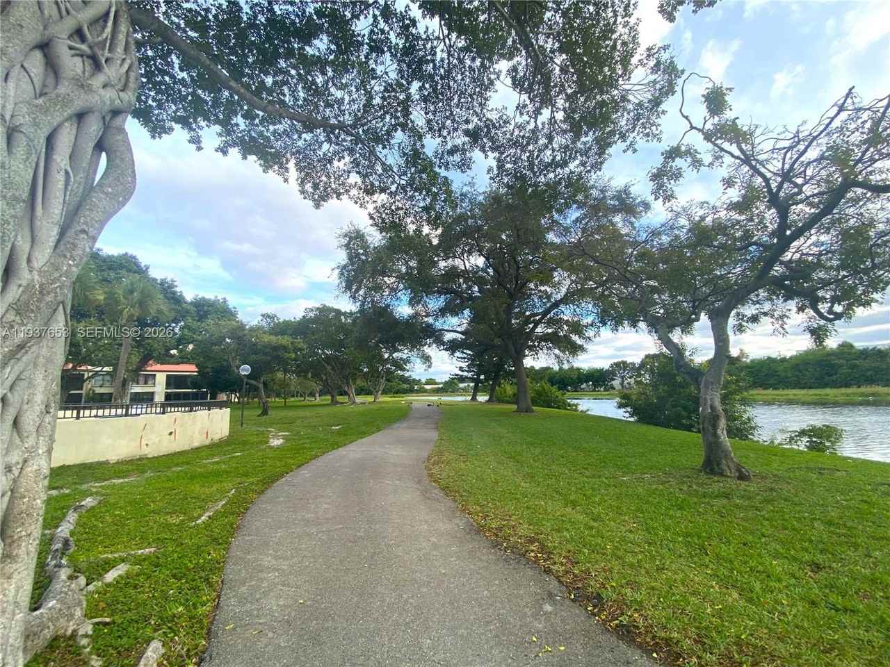 2322 S Cypress Bend Dr