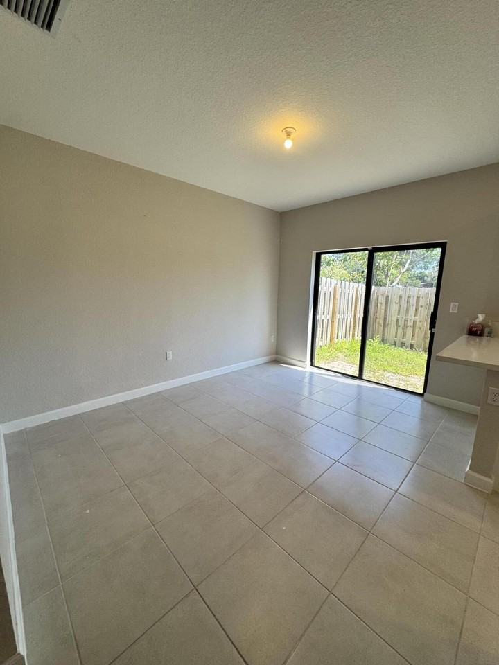 5442 Sw 14th Ct #5442 - Photo 3 of 33