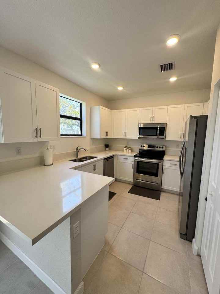 5442 Sw 14th Ct #5442 - Photo 7 of 33