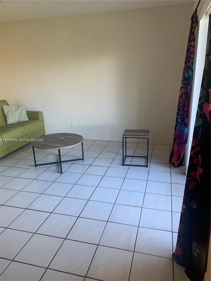 10009 Winding Lake Rd #10009-206 - Photo 3 of 7