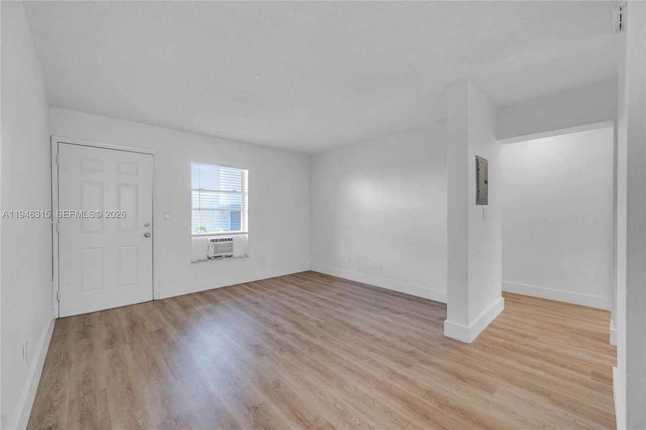 668 Nw 31st St #668-1 - Photo 3 of 24