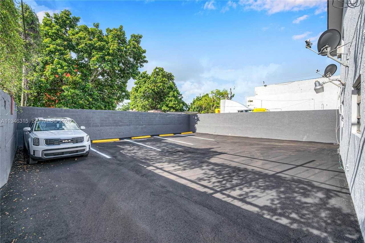 668 Nw 31st St #668-1 - Photo 7 of 24