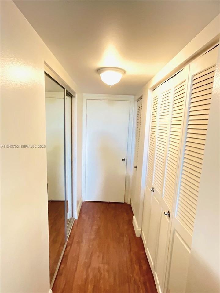 919 Hillcrest Dr #919-304 - Photo 5 of 23