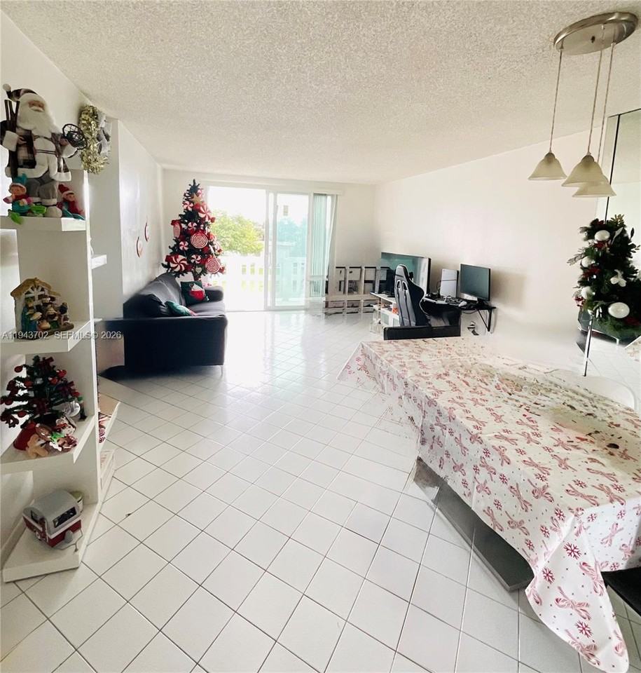 919 Hillcrest Dr #919-304 - Photo 7 of 23