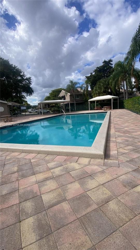 1177 Sussex Dr #1177 - Photo 3 of 27