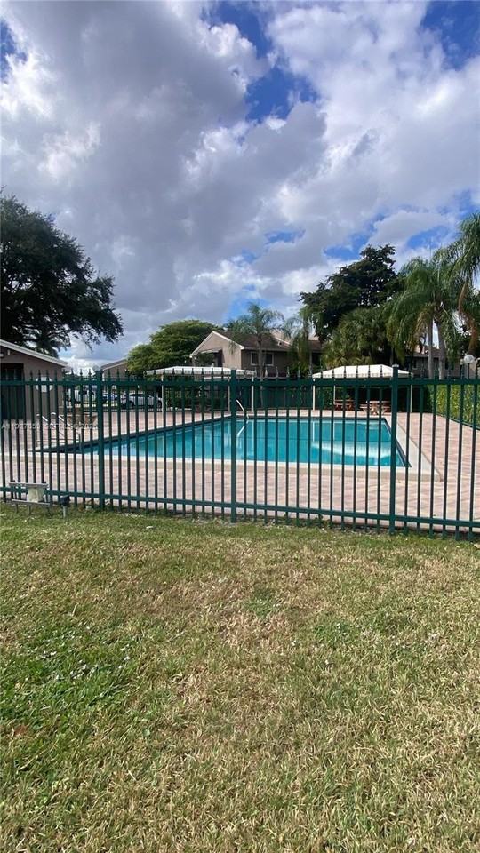 1177 Sussex Dr #1177 - Photo 4 of 27