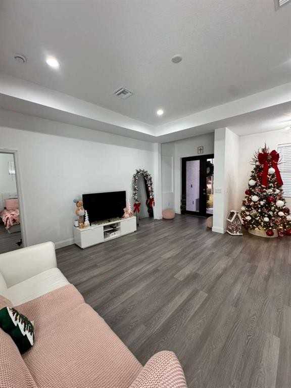 407 Ranier Ave #407 - Photo 7 of 20