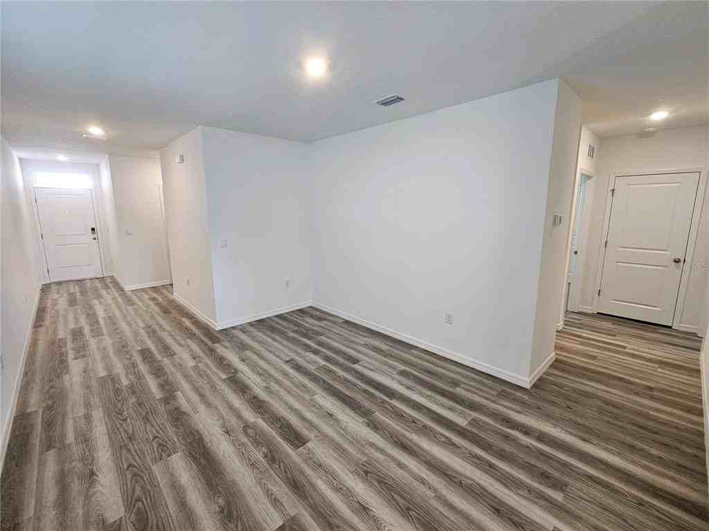 32476 Weathered Oak Dr #32476 - Photo 3 of 35