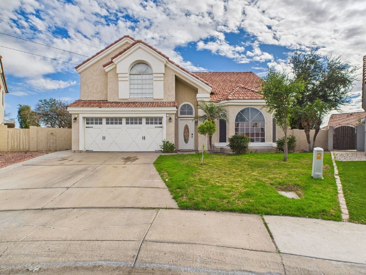 803 W Bradford Dr - Photo 2 of 23