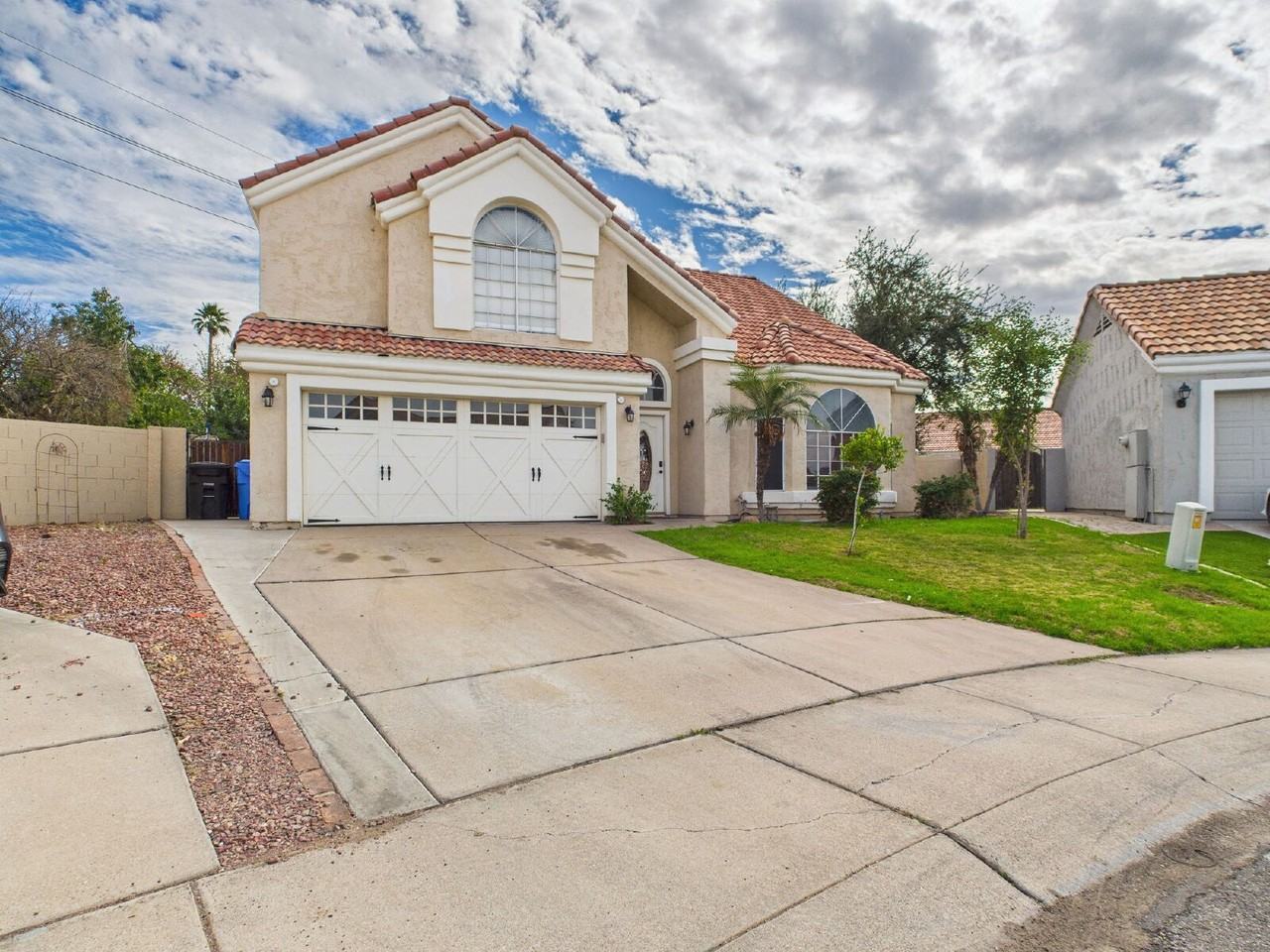 803 W Bradford Dr - Photo 3 of 23