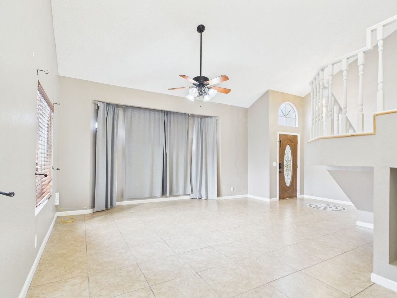 803 W Bradford Dr - Photo 6 of 23