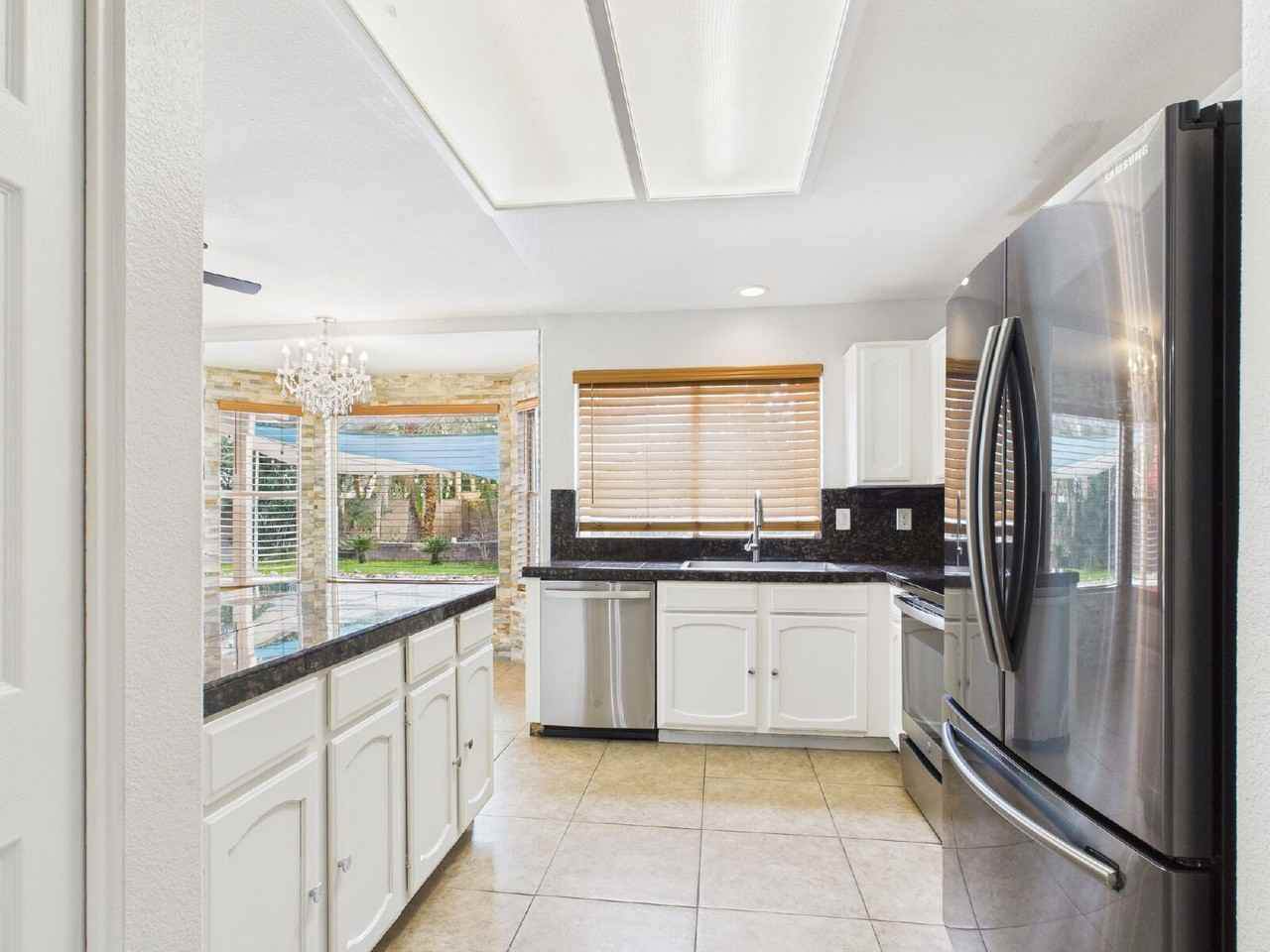 803 W Bradford Dr - Photo 7 of 23