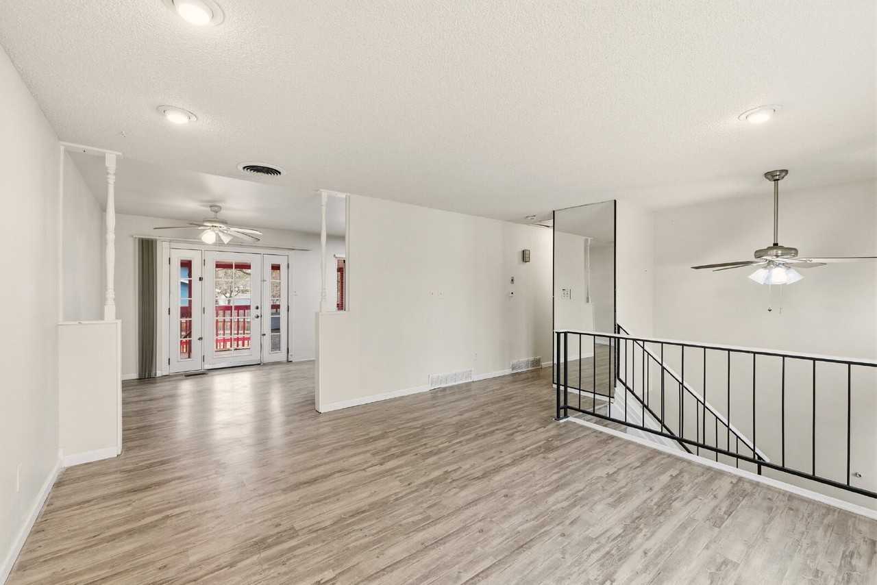 1622 S Troy St - Photo 5 of 26