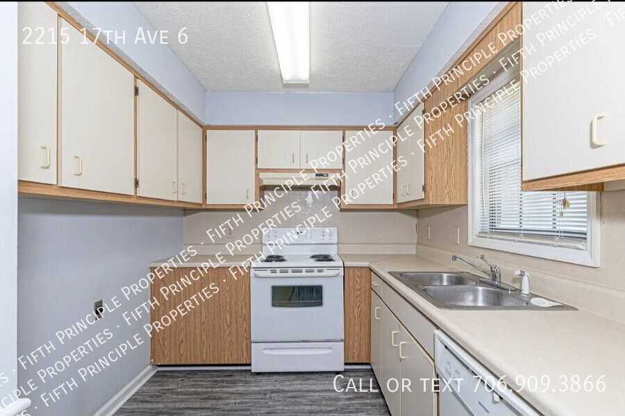 2215 17th Ave - Photo 2 of 10