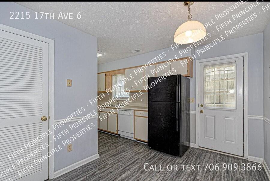 2215 17th Ave - Photo 7 of 10